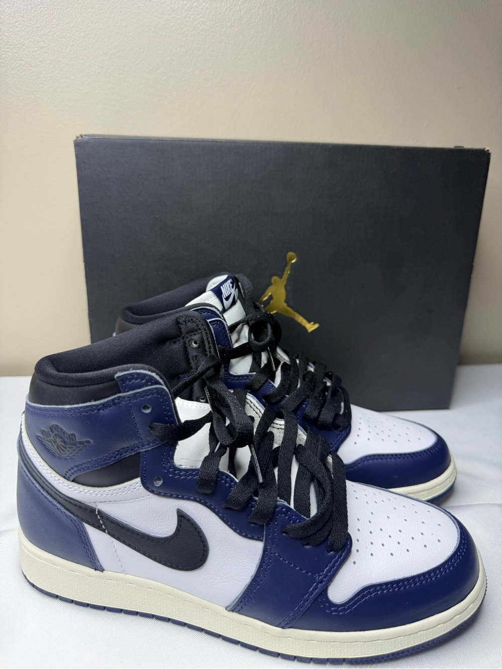 Nike Air Jordan 1 High - White, Navy, Black